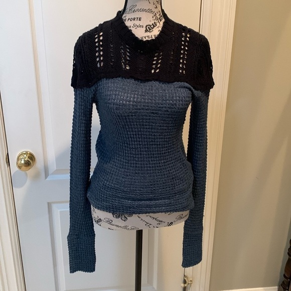 Free People knit top. Size small/petite - Picture 2 of 5